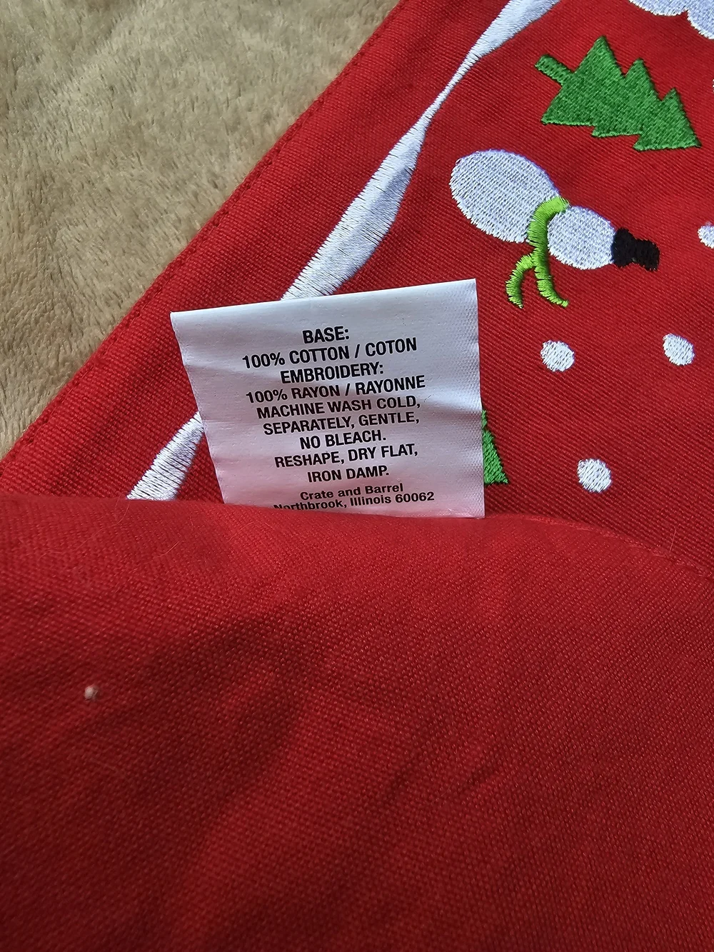 Crate & Barrel. 2 Placemats, 2 Dinner Napkins, 2 Towels. Snowman & Reindeer.